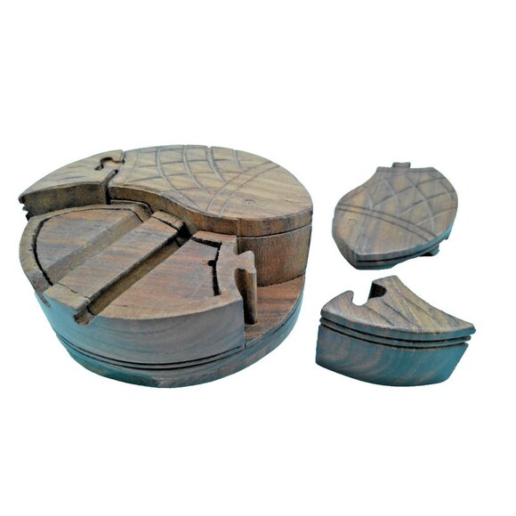 Fish Shaped Wooden Puzzle Box Handmade Carved Trinket Round Made in India 5" Vtg - Picture 2 of 8